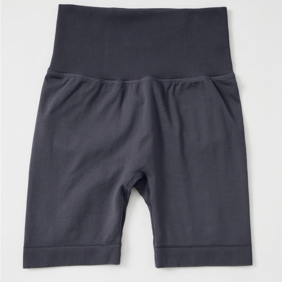 The Niykee Shorts in “Rosewater” - Picture 5 of 7